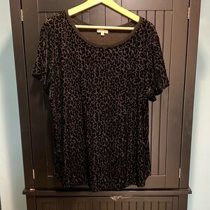 Black, crushed-velvet style cheetah print t-shirt
